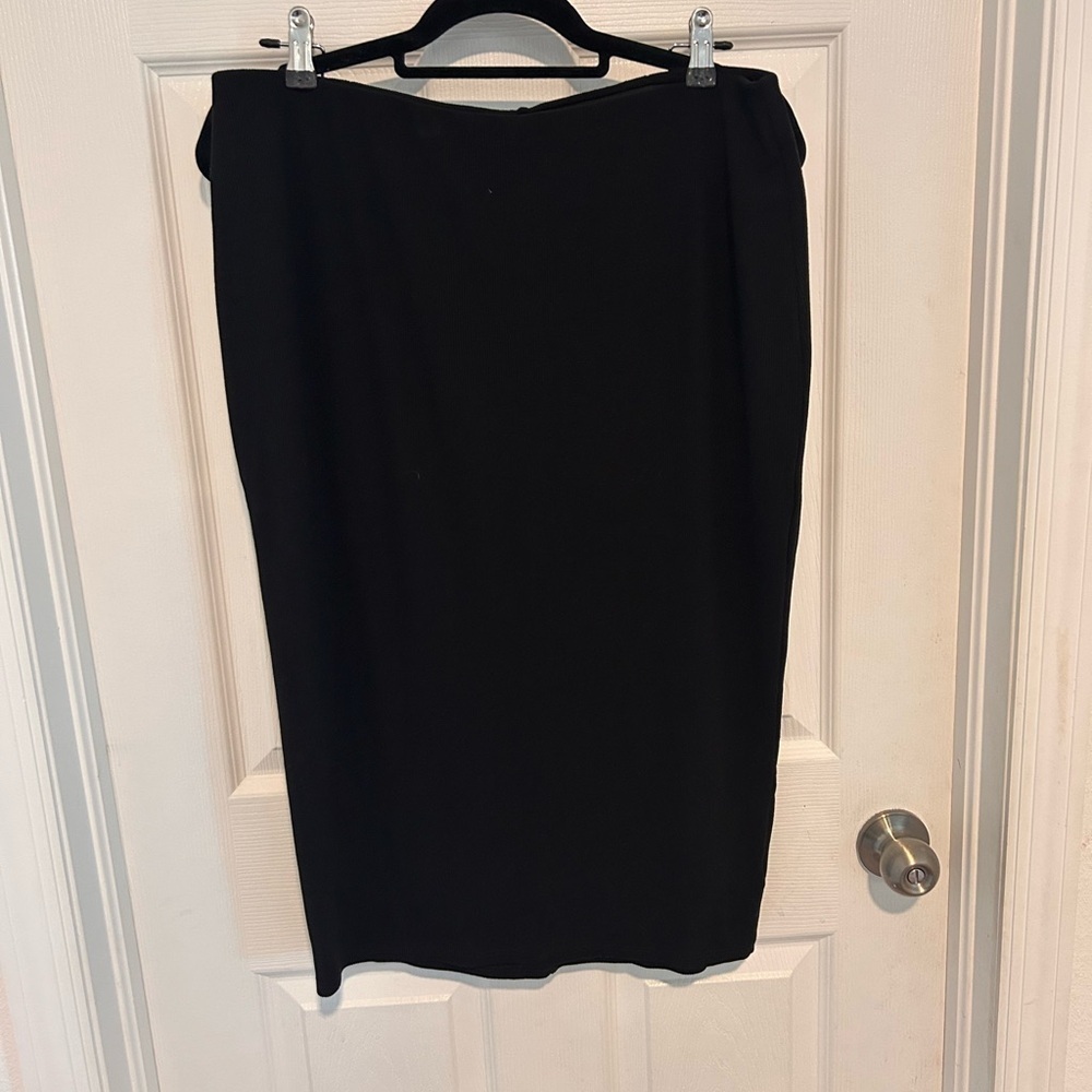 NWT Torrid Black Long  Straight Knit Skirt w Elastic Waist

Size L
NWT